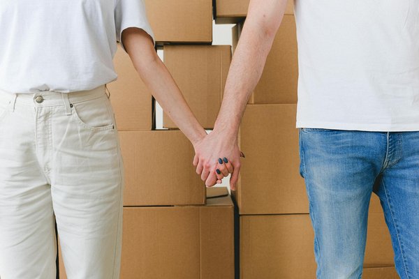 Comment intégrer un système de chauffage hybride pour une piscine soumise à des climats variables?